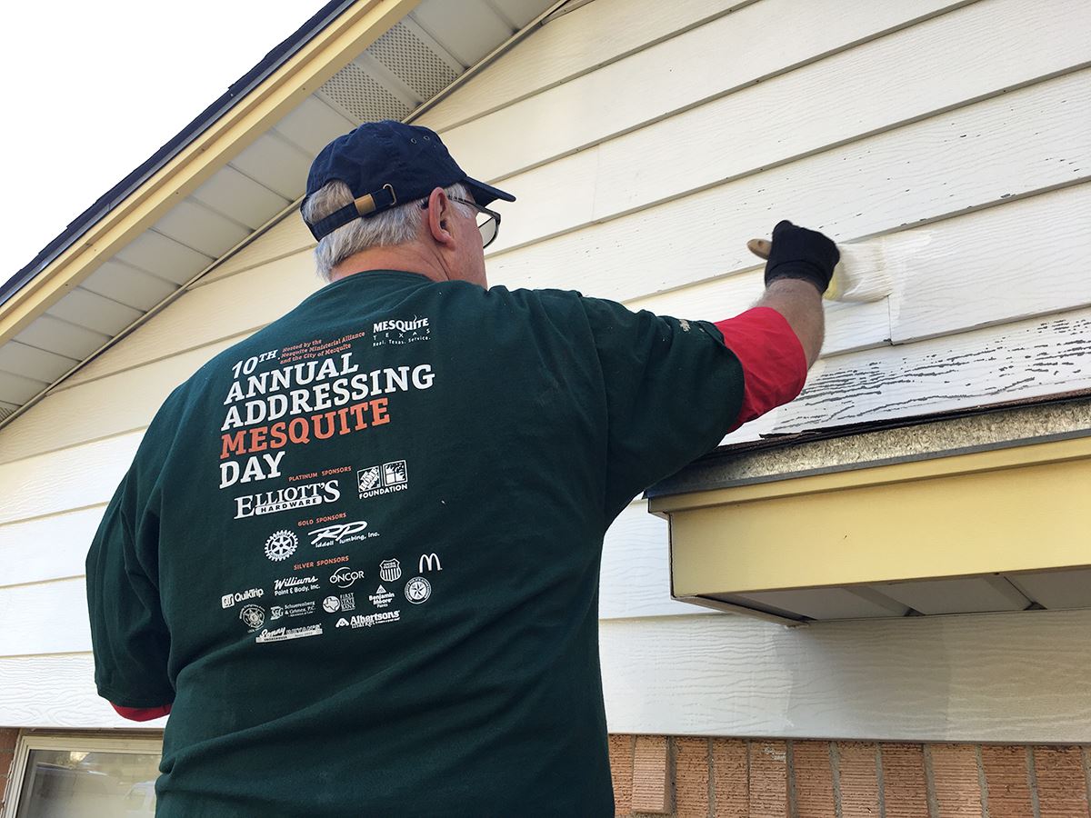10-12-19 Addressing Mesquite Day - Volunteer paints house