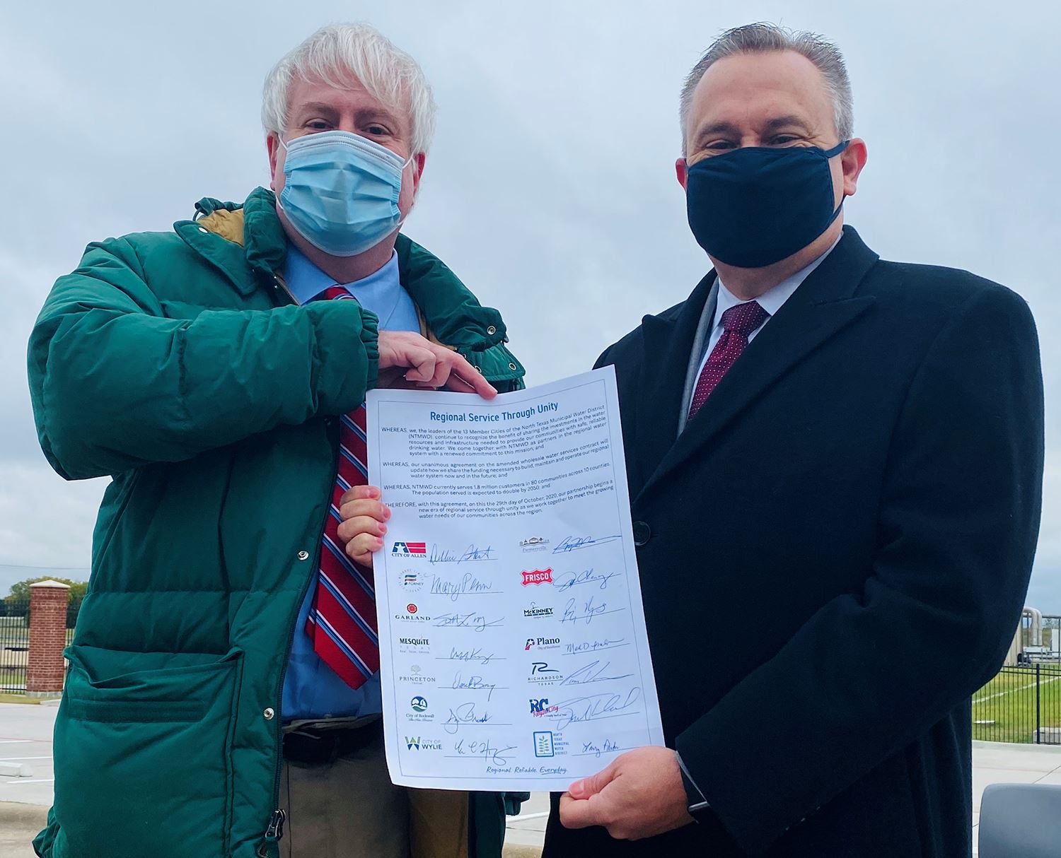 10-29-20 NTMWD Contract Signing - RobertMiklos-MayorProTem-CouncilmemberDistrict 3 - CityManager Cli