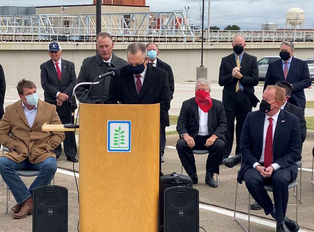 10-29-20 NTMWD Contract Signing - City Manager Cliff Keheley signs Proclamation- Mesquite TX 