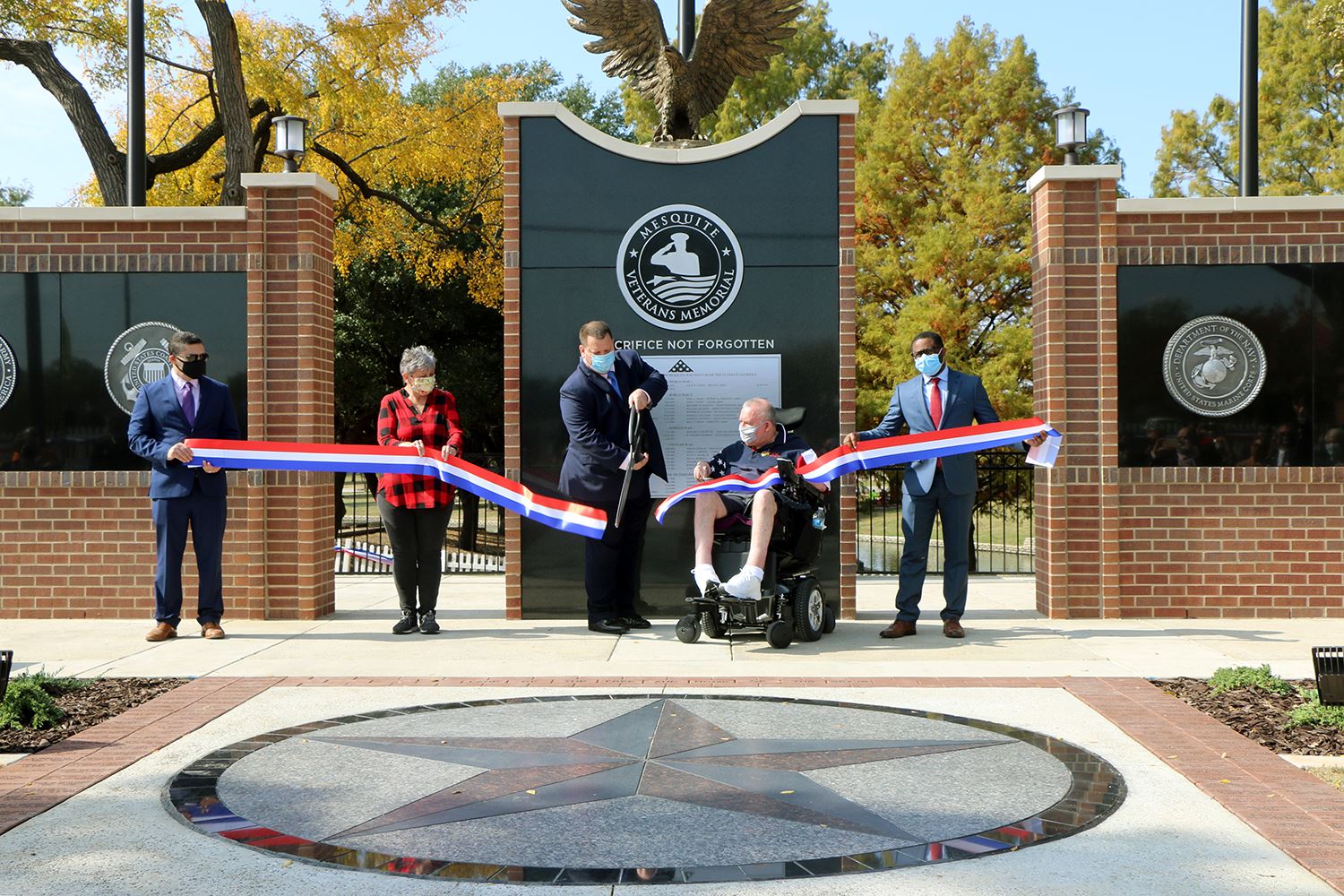11-6-20 Veterans Memorial Dedication Ribbon Cutting-AngelRivera-MaryBorder-MayorArcher-RandyLawson-O