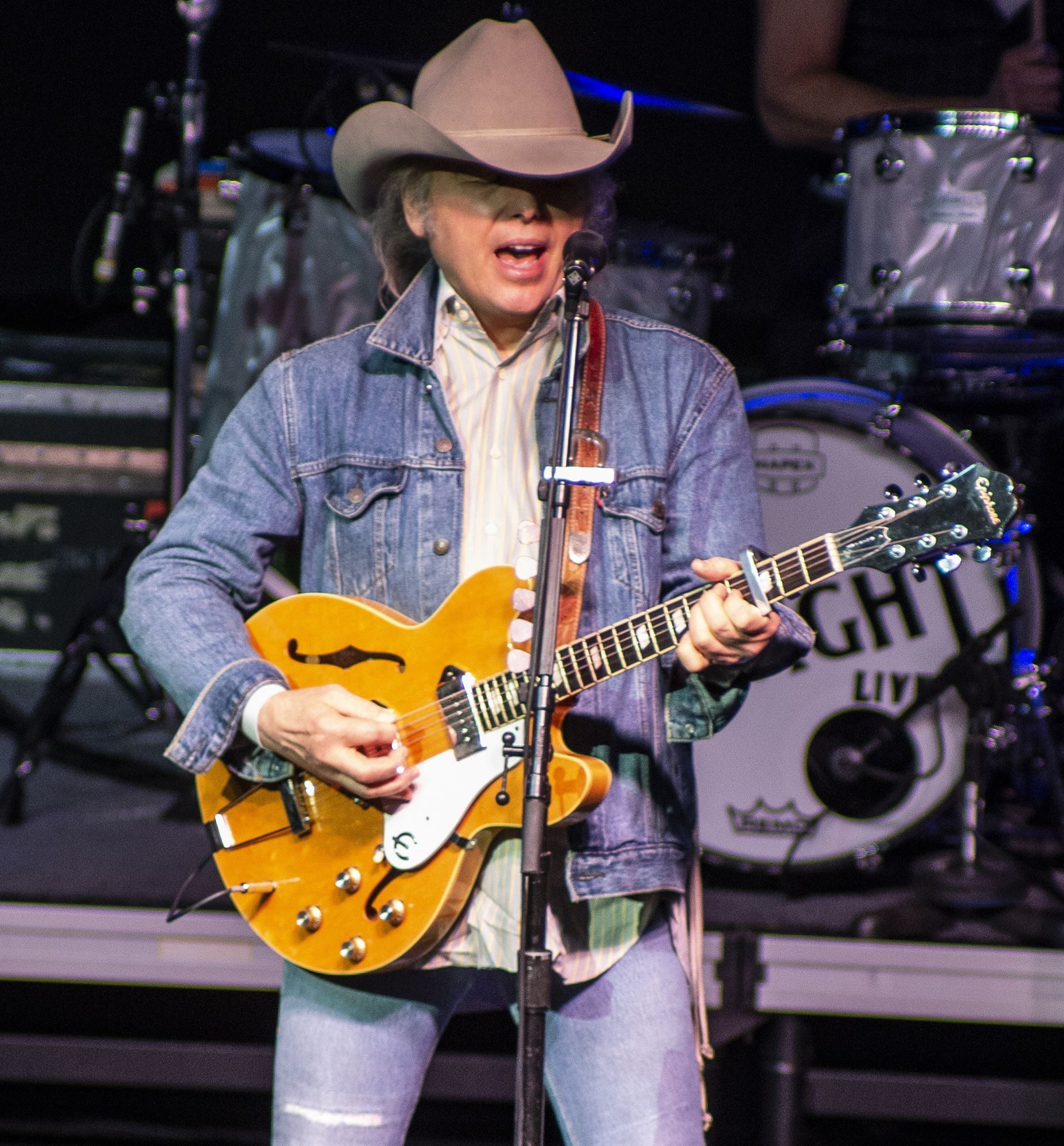 Dwight_Yoakam_1