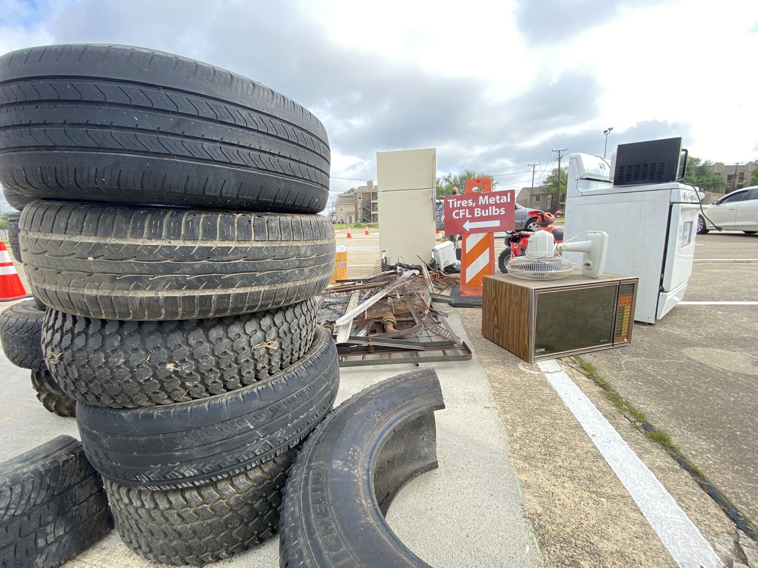 tires and metal for recycling