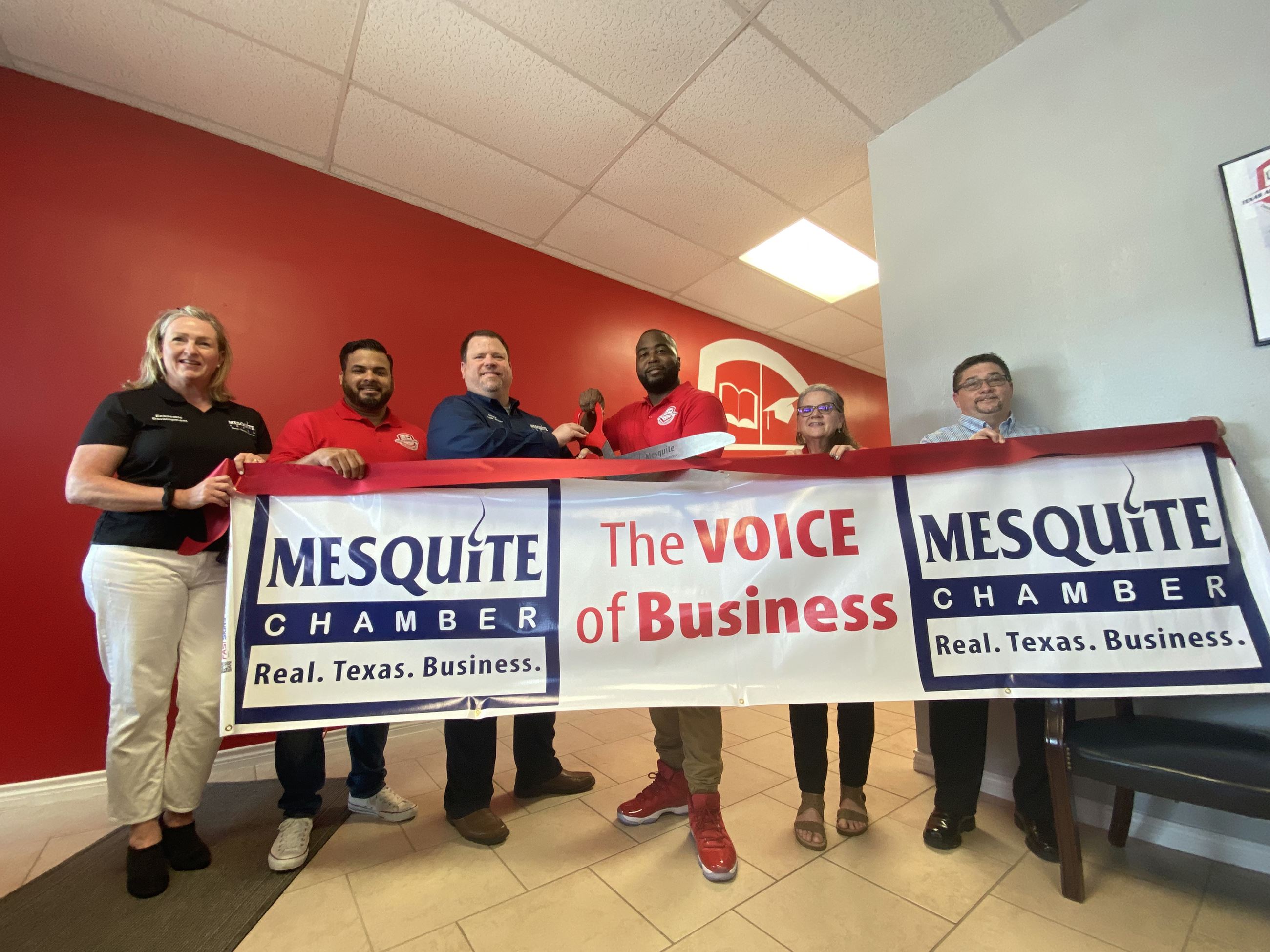 Mayor Archer, Mesquite Chamber and Texas Advancement Center staff