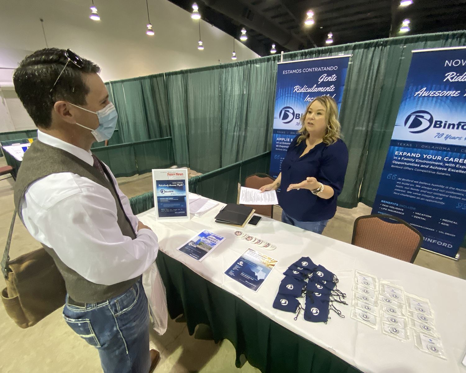 6-9-21 Mesquite Job fair - Binford employer speaks to job seeker - Mesquite TX