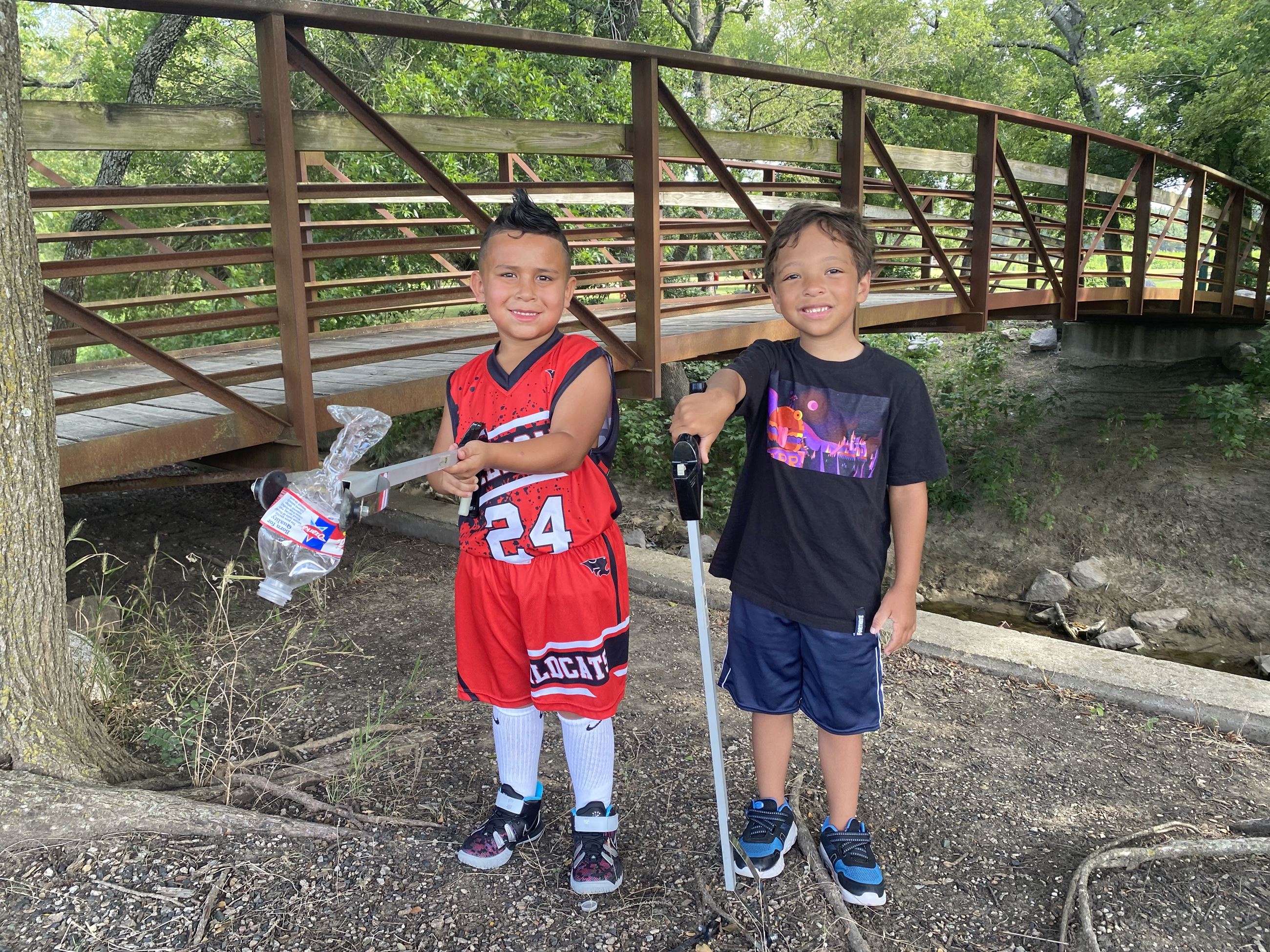 Mesquite hornets pick up trash