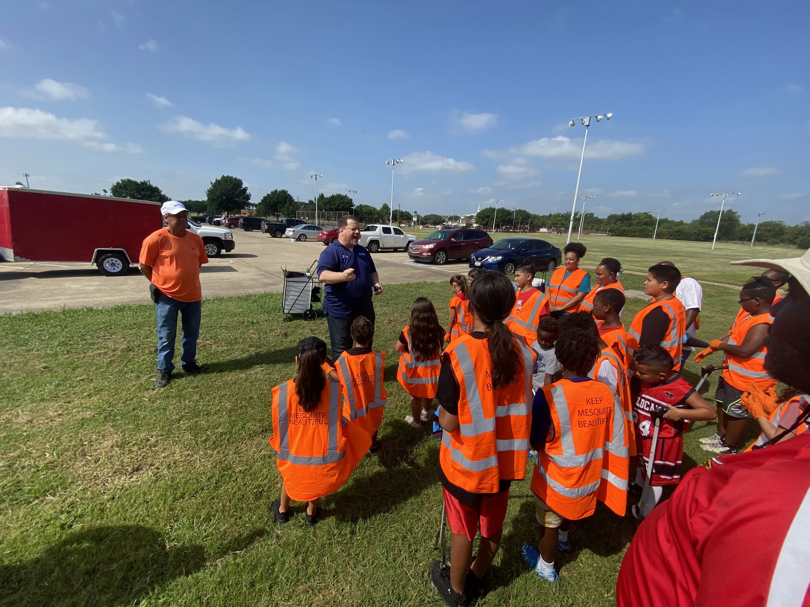 Mayor Archer talks to Mesquite hornets group