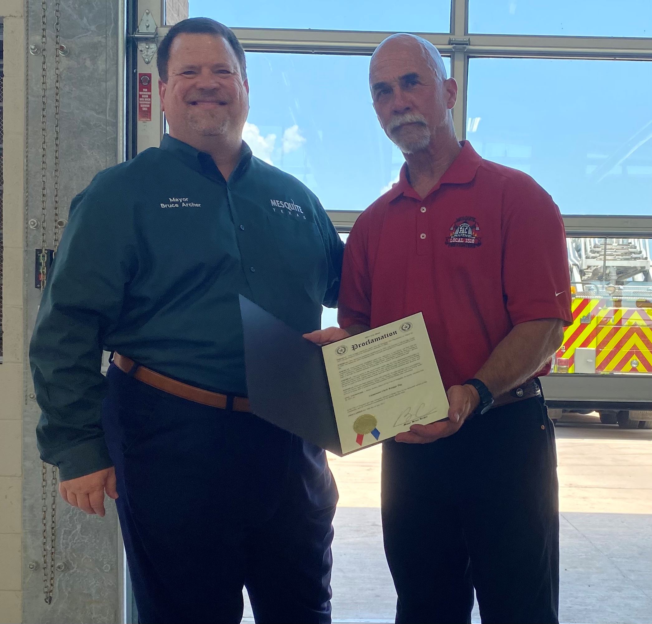 Lt Kneggs and Mayor Bruce Archer