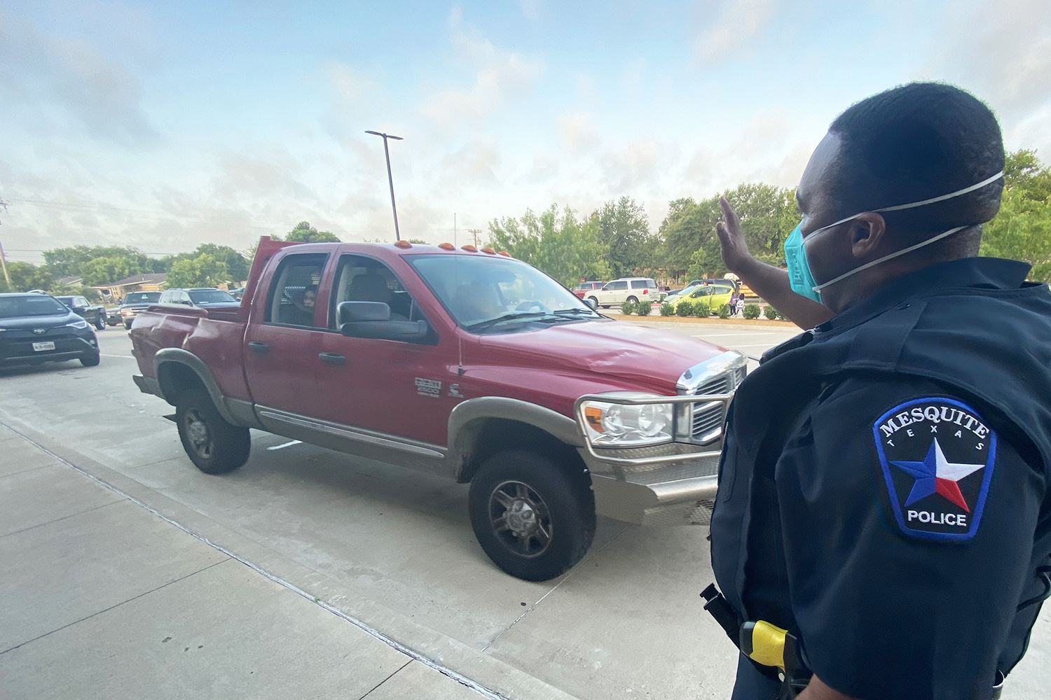 MPD officer waves to drop off of students