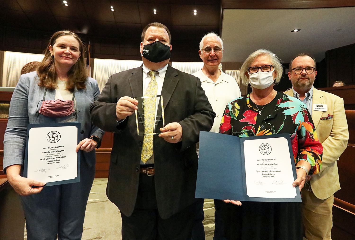 9-21-21 Preservation Texas Honor Award-HMI Dir Toyia Pointer-Mayor Bruce Archer-contractor Ron Siebl