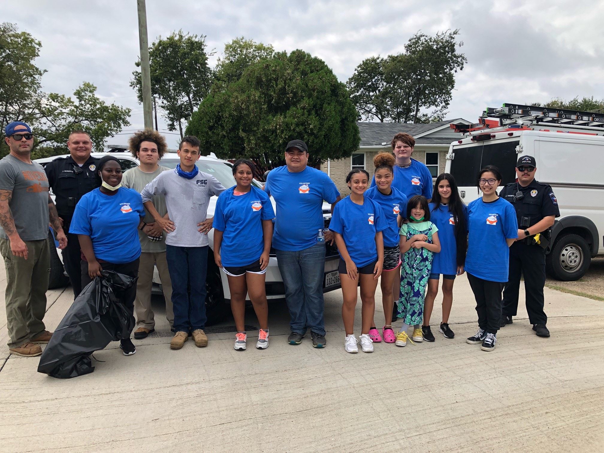 Mesquite High School volunteers